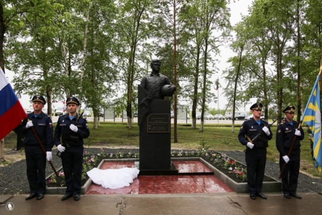 Чугунные памятники российским героям