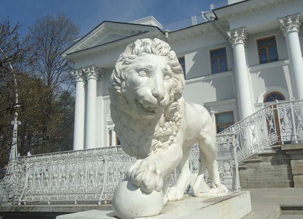 Чугунные львы Санкт-Петербурга